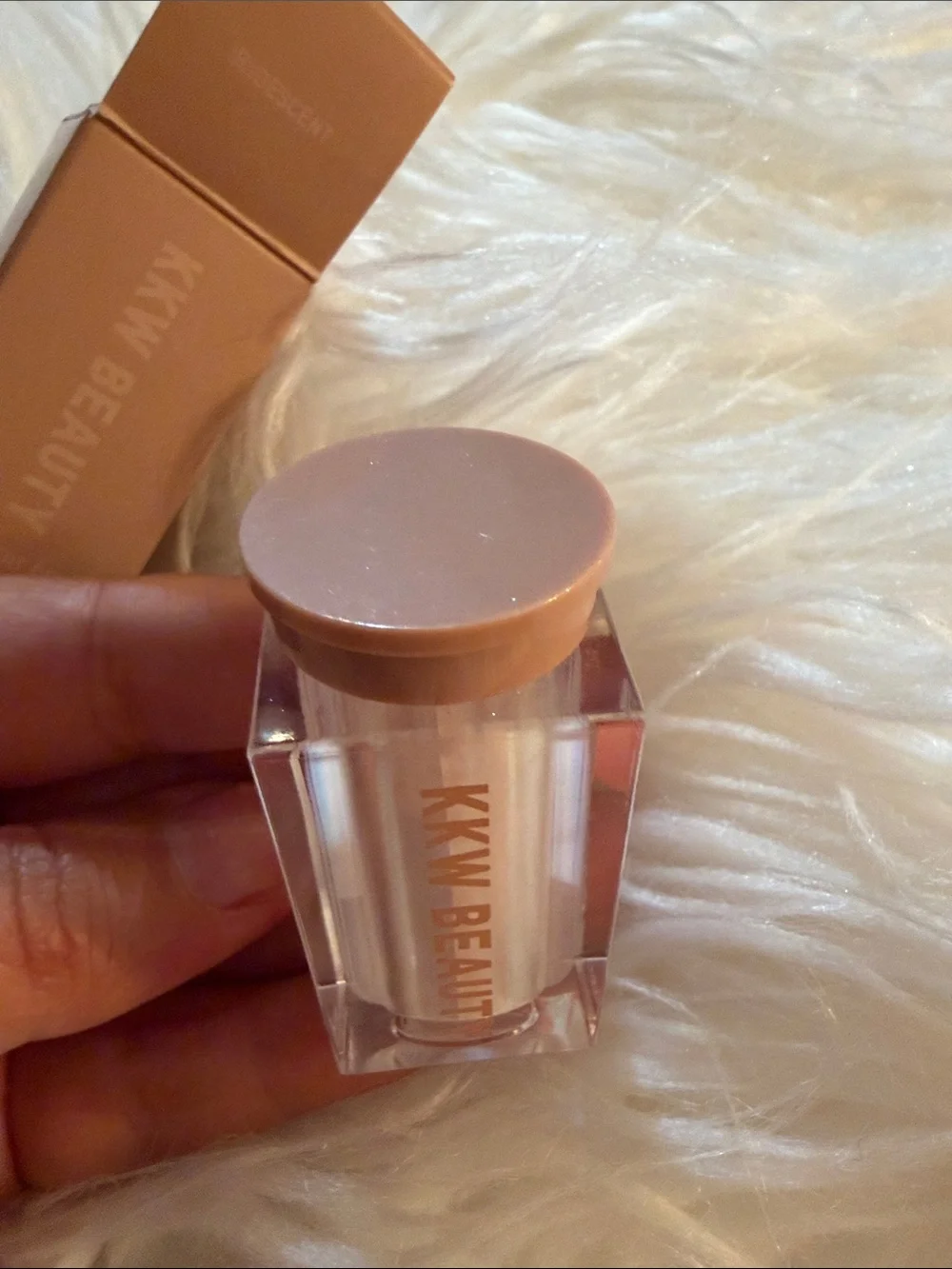 KKW Beauty loose eye shadow color: iridescent